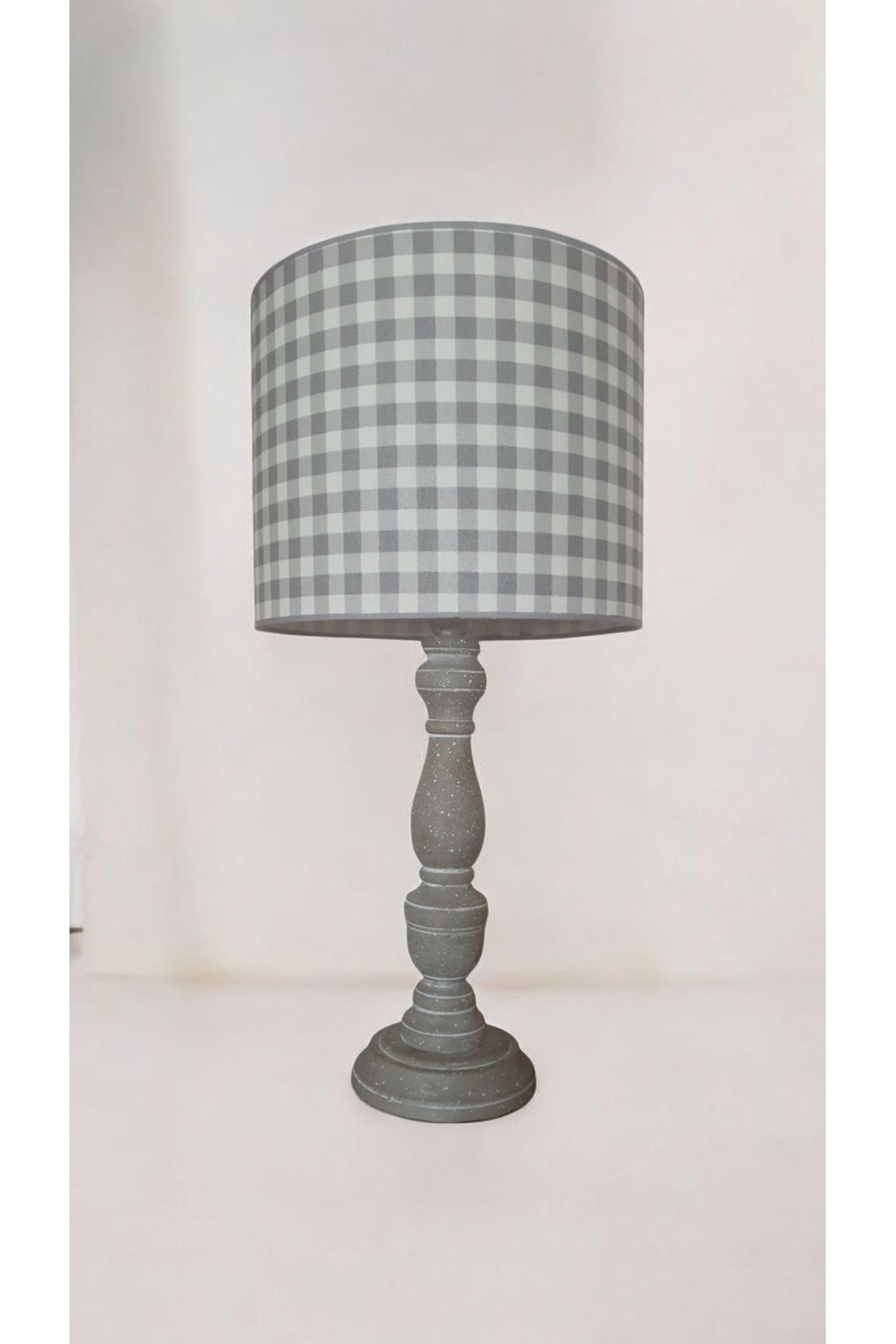 Lampe moderne à abat-jour gris à petits carreaux