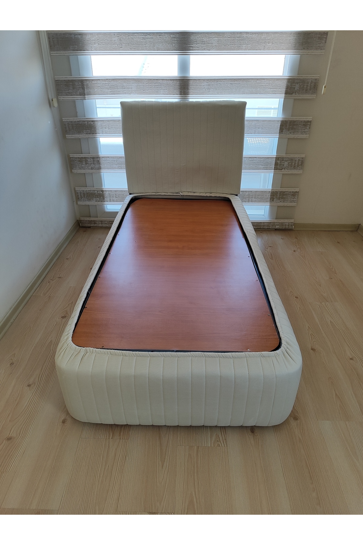 Ensemble Housse de côtés et de tête de lit pour sommier double design Sonne