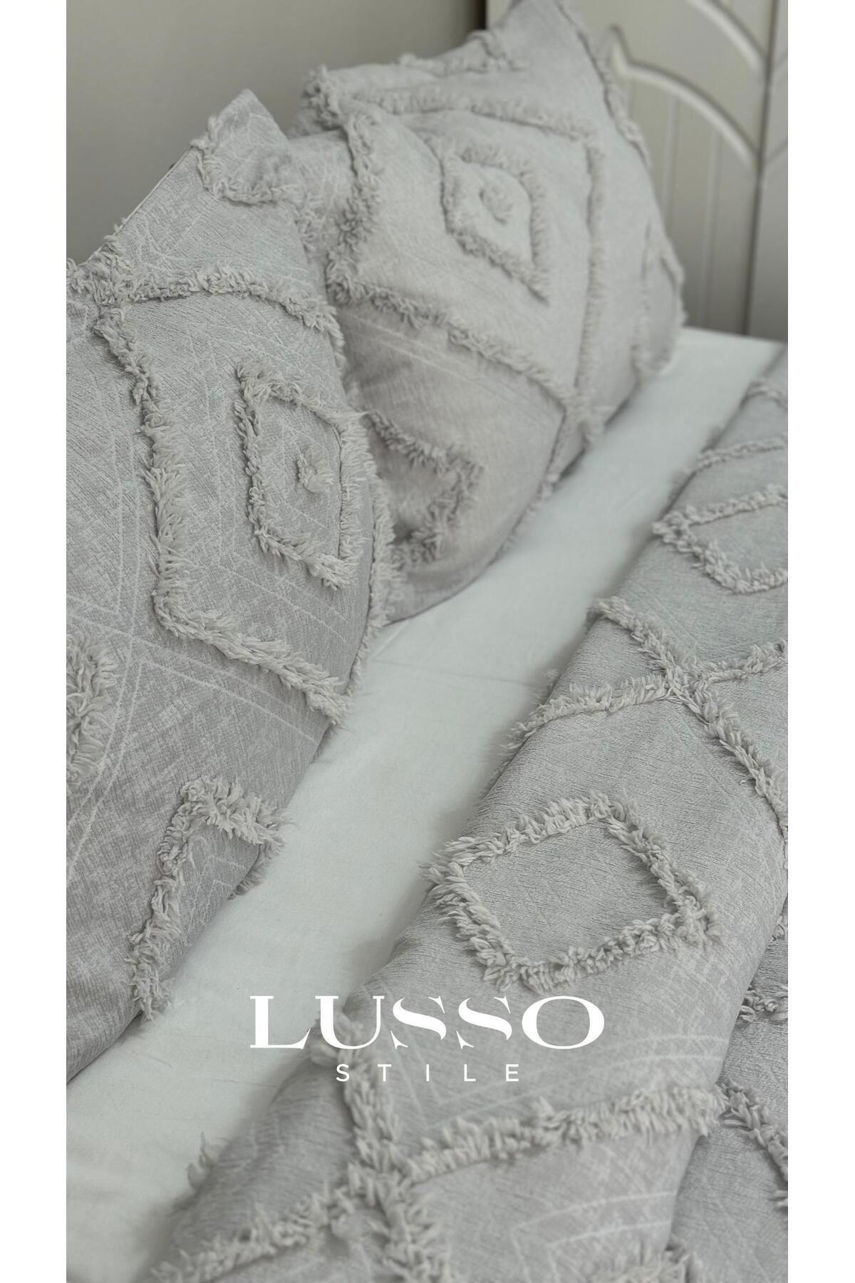 Housse de lit scandinave Jasmine pour lit double  et 2 oreillers argent gris