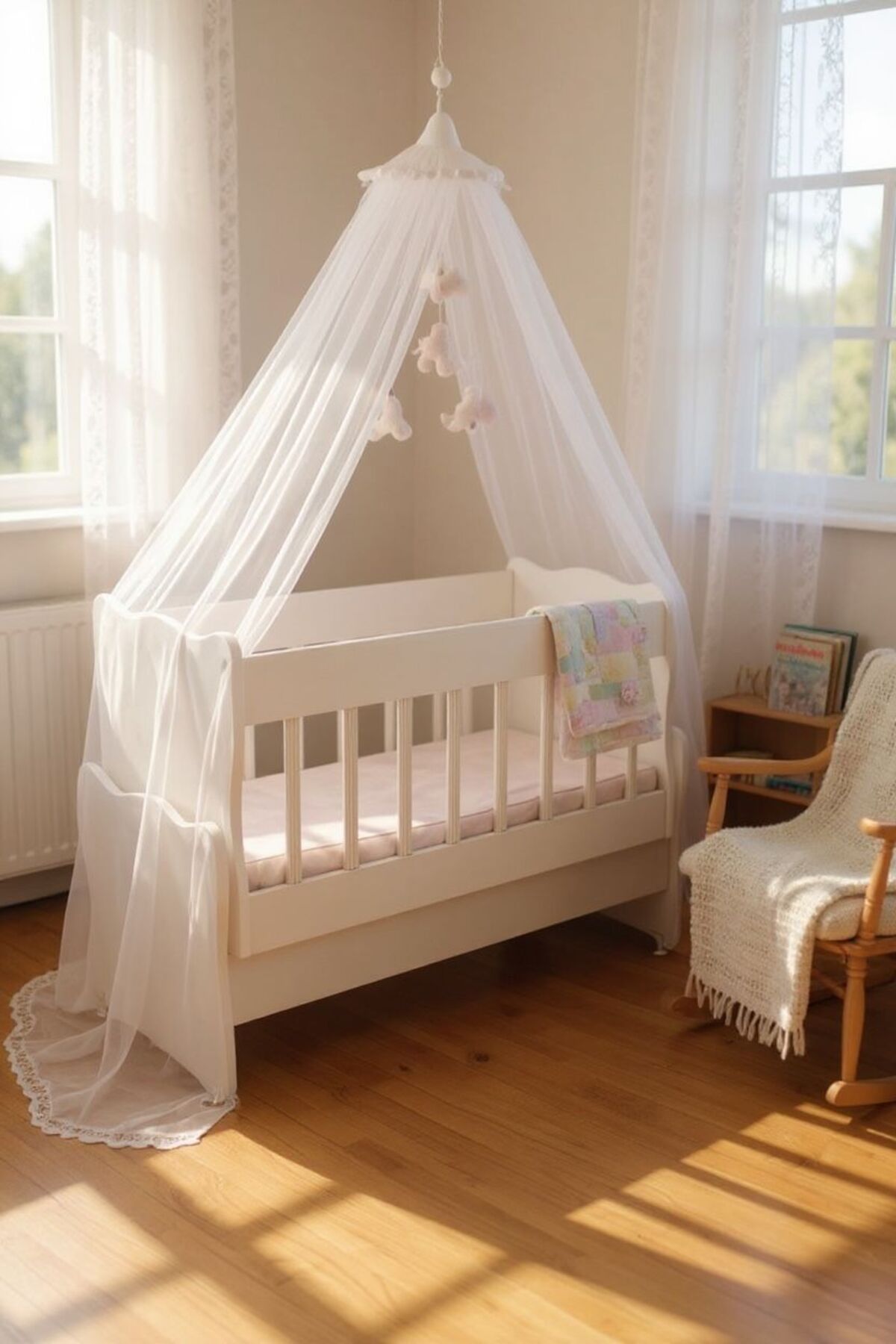 Bébé Berceau Bois Blanc à Côté de Maman