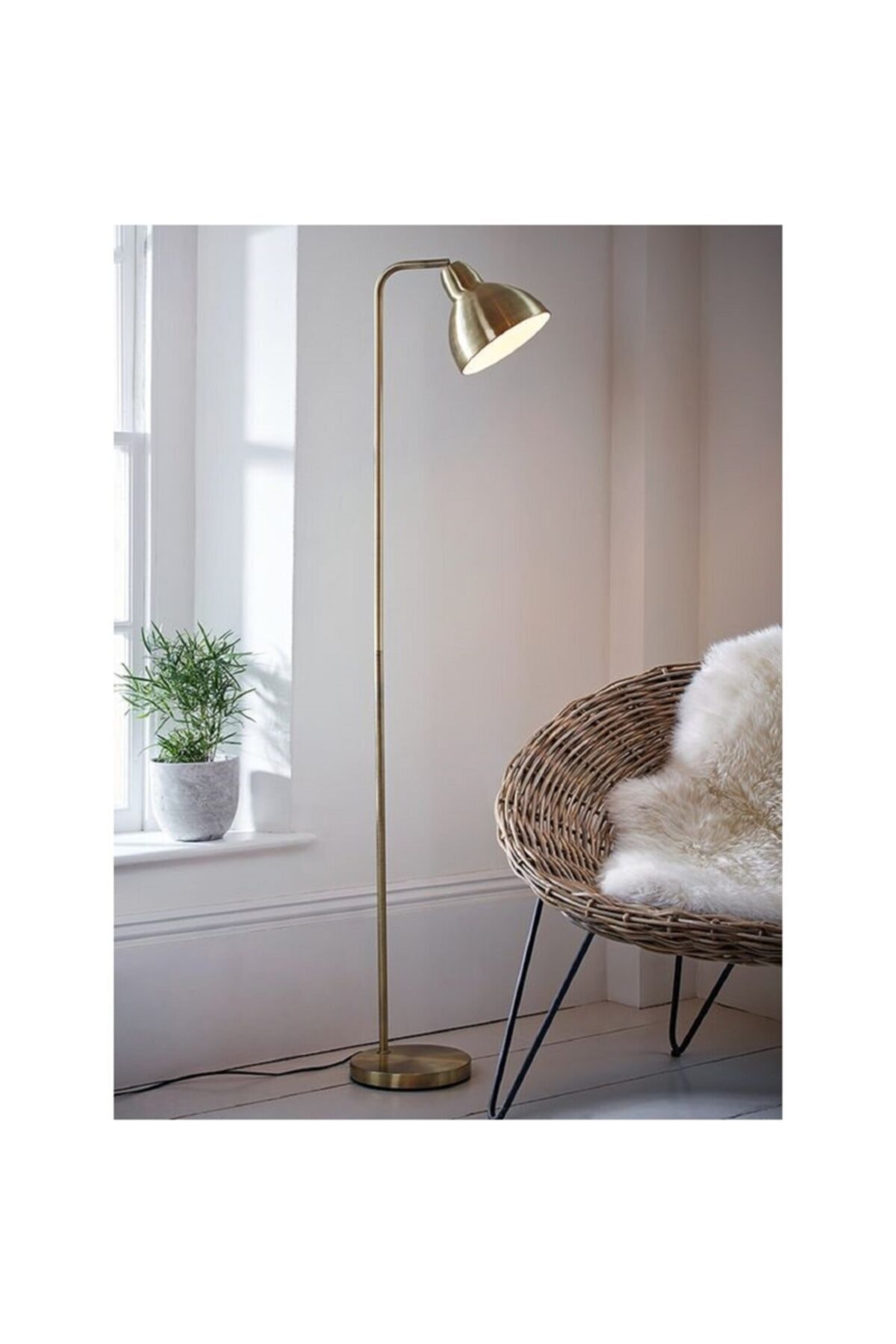 Lampadaire de conception spéciale avec tête réglable dorée
