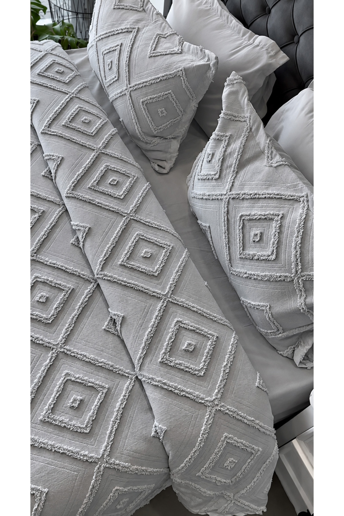 Housse de lit scandinave Jasmine pour lit double  et 2 oreillers argent gris