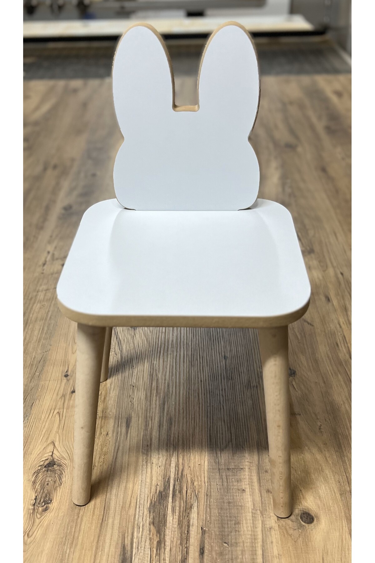 Chaise tabouret à thème animal Lapin blanc