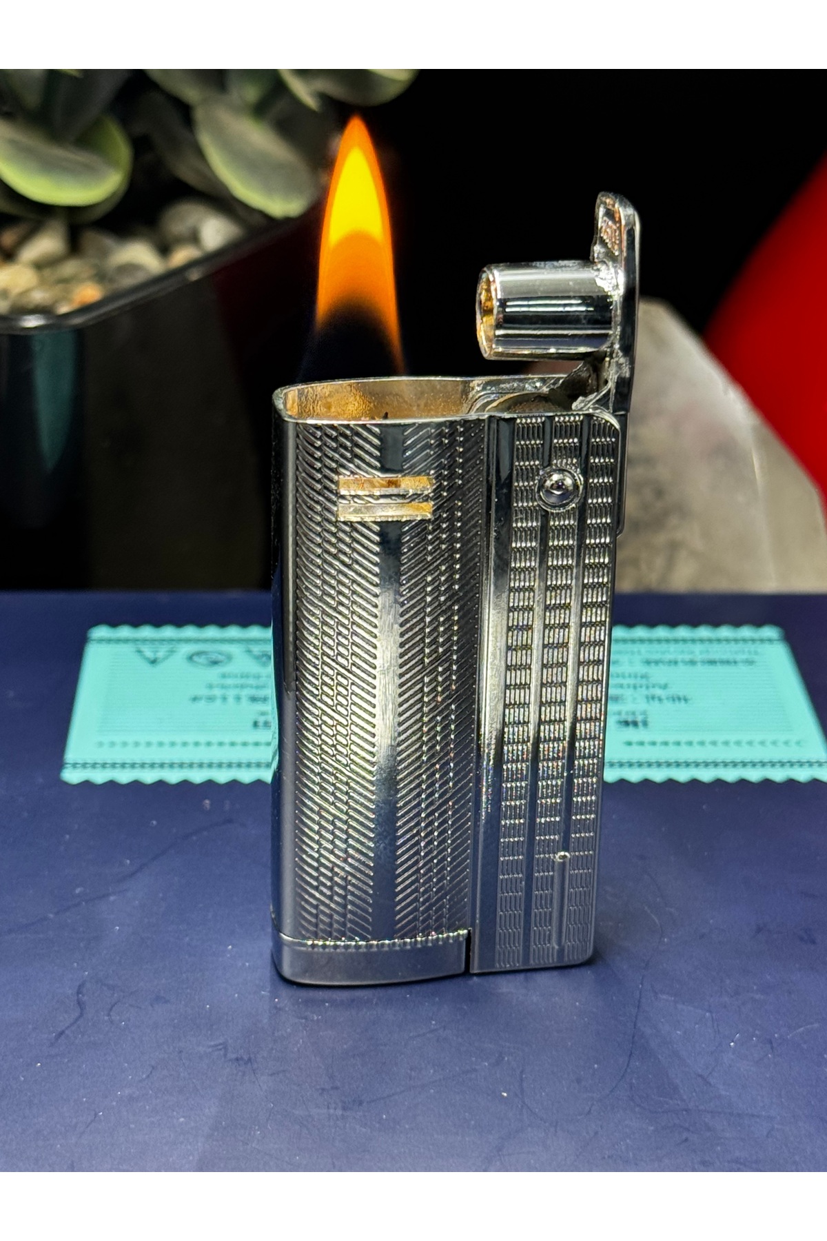 Briquet de chef de quartier élégant en métal à essence de couleur argent