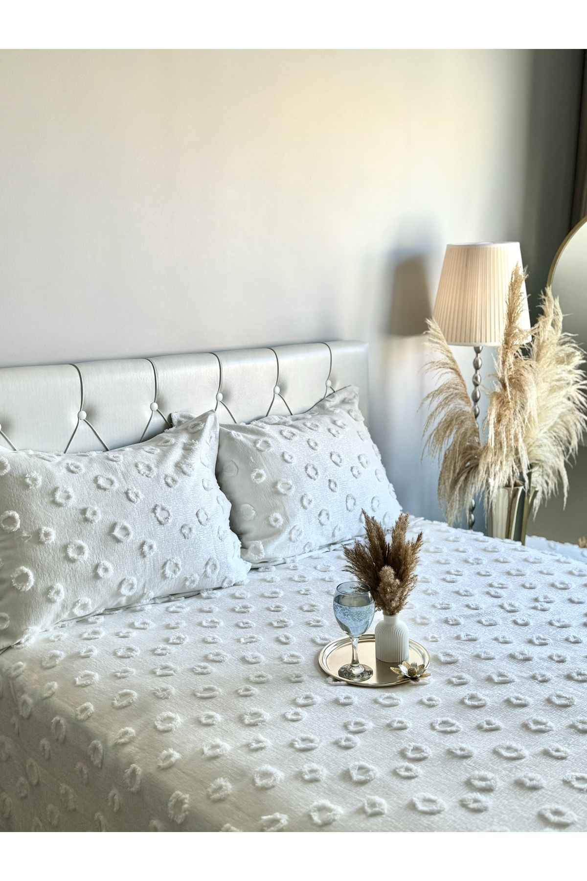 Housse de lit double à pompons et 2 oreillers couleur écrue