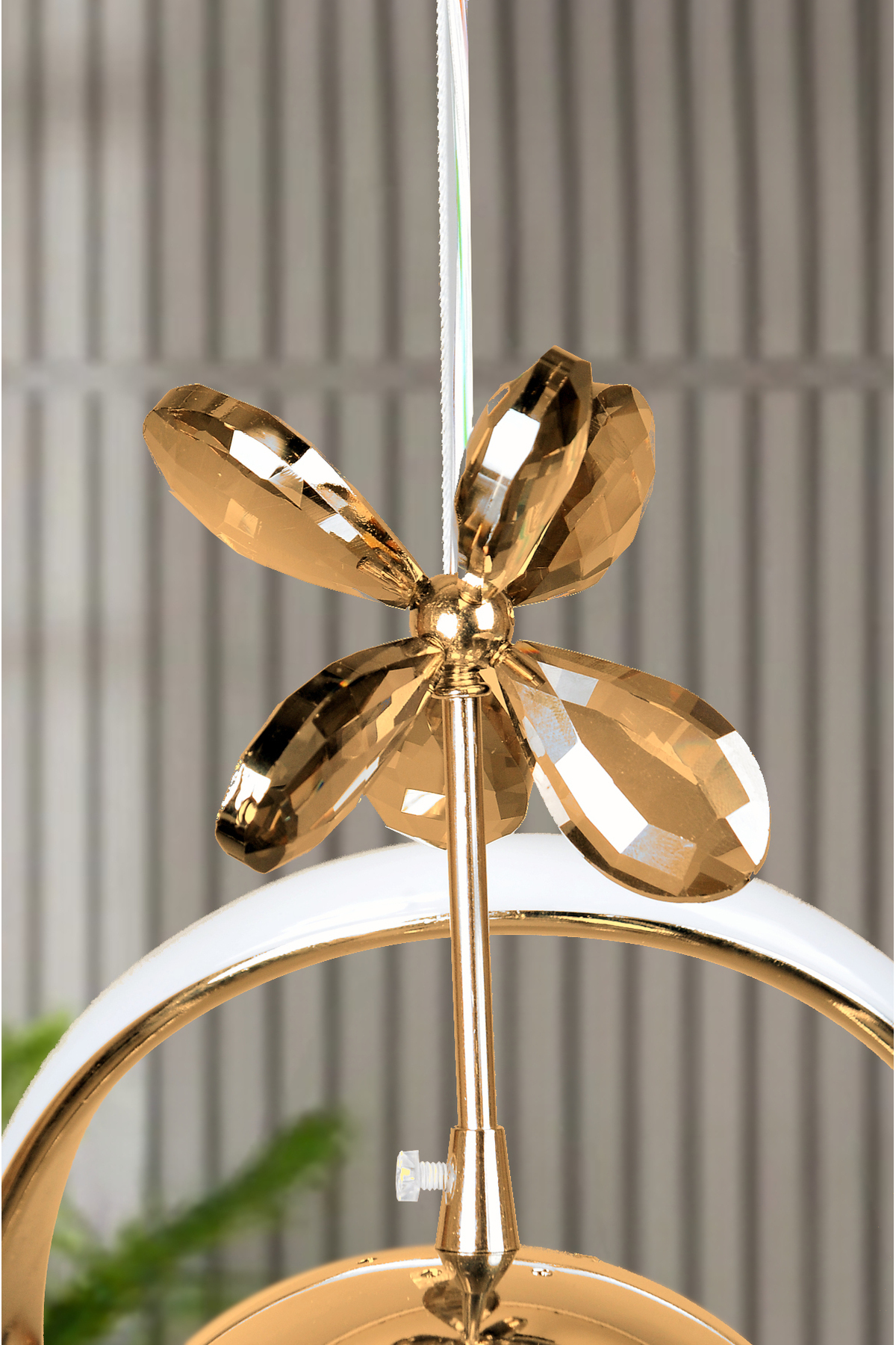 Suspension LED moderne en métal plaqué or modèle Peru pour salon, cuisine, salle à manger et chambre