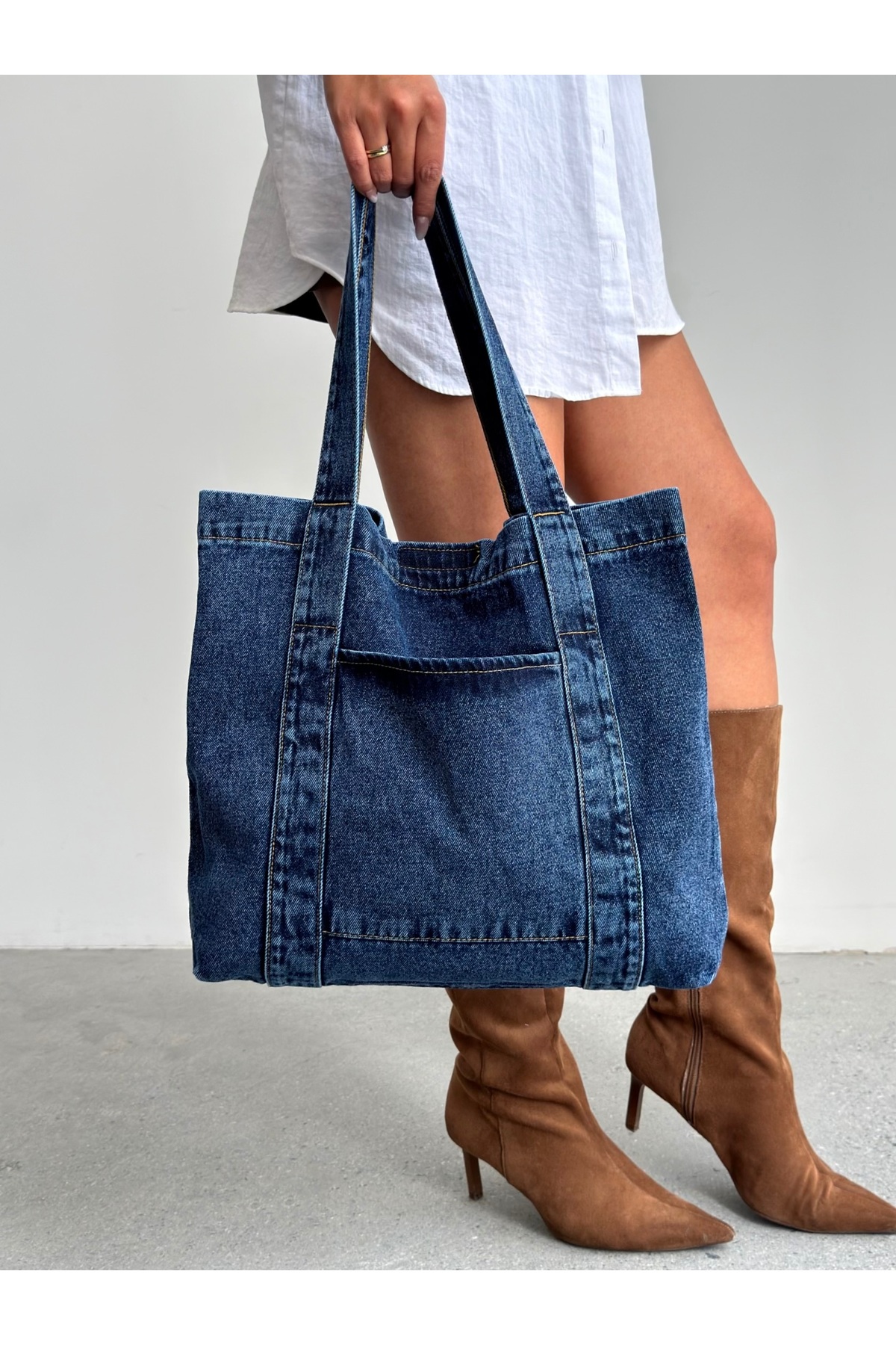 Sac en jean femme tendance modèle long à bretelles