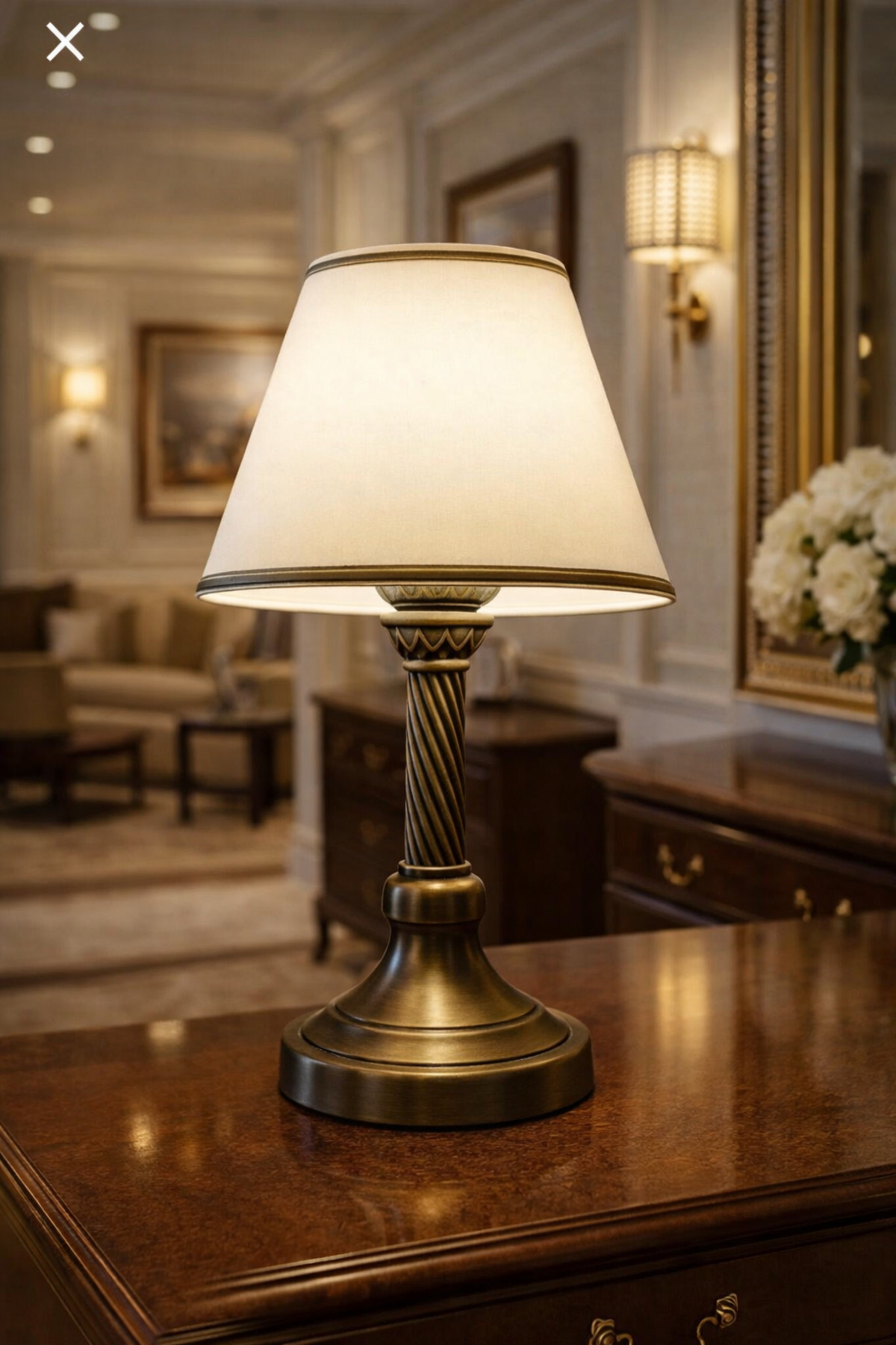 Lampe en métal vieilli Burgu Concept - Bande crème et or