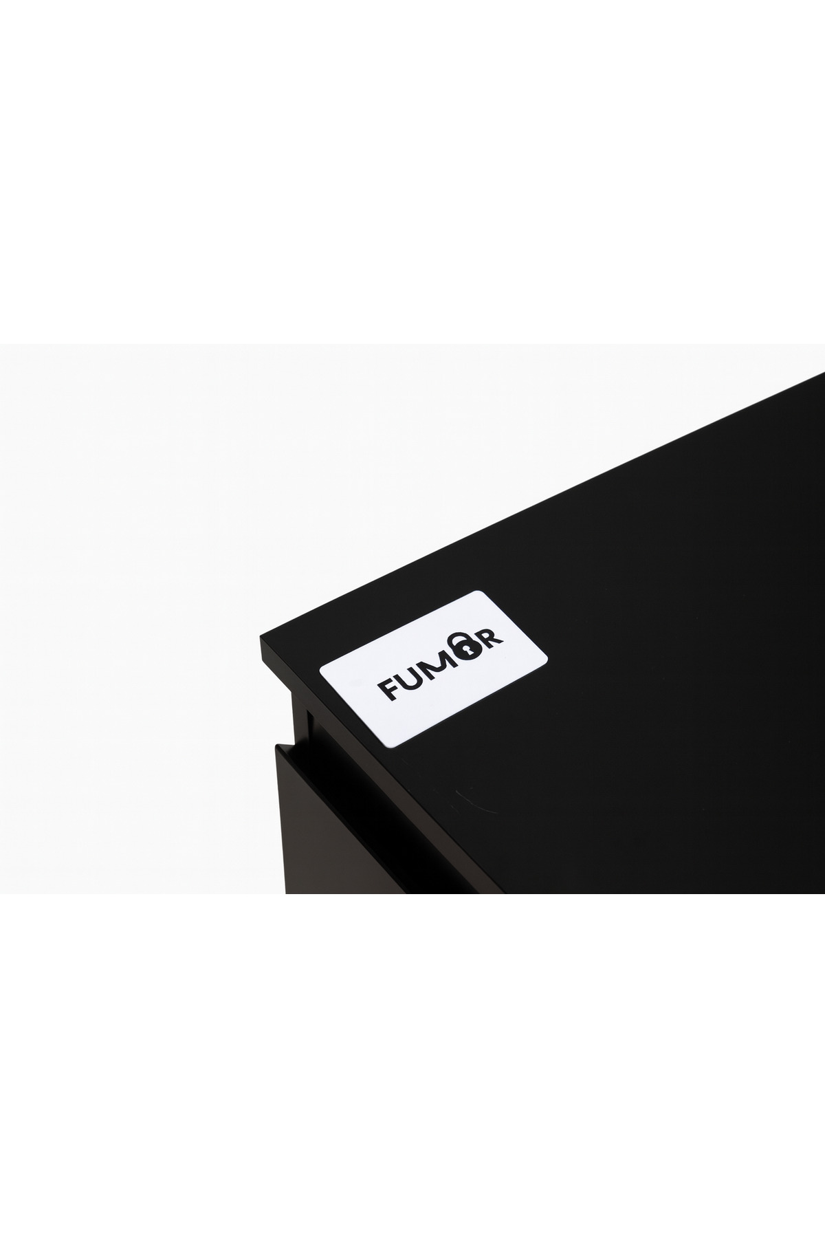 Table de chevet avec compartiment secret et carte NFC