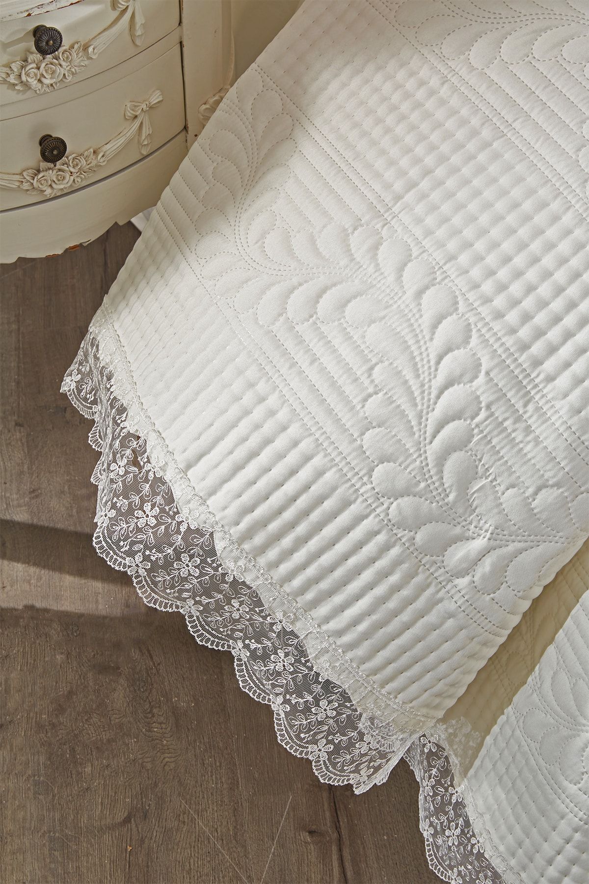 Couverture de lit double ultrasonique avec capitonnage en daim crème