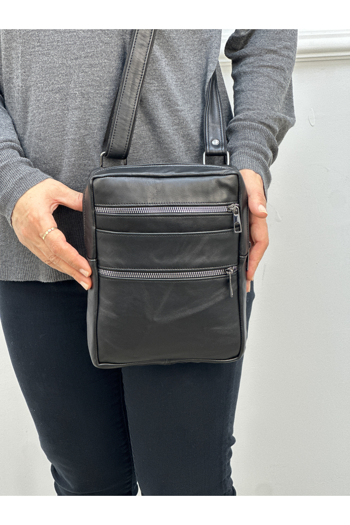 Sac bandoulière moyen en cuir véritable noir