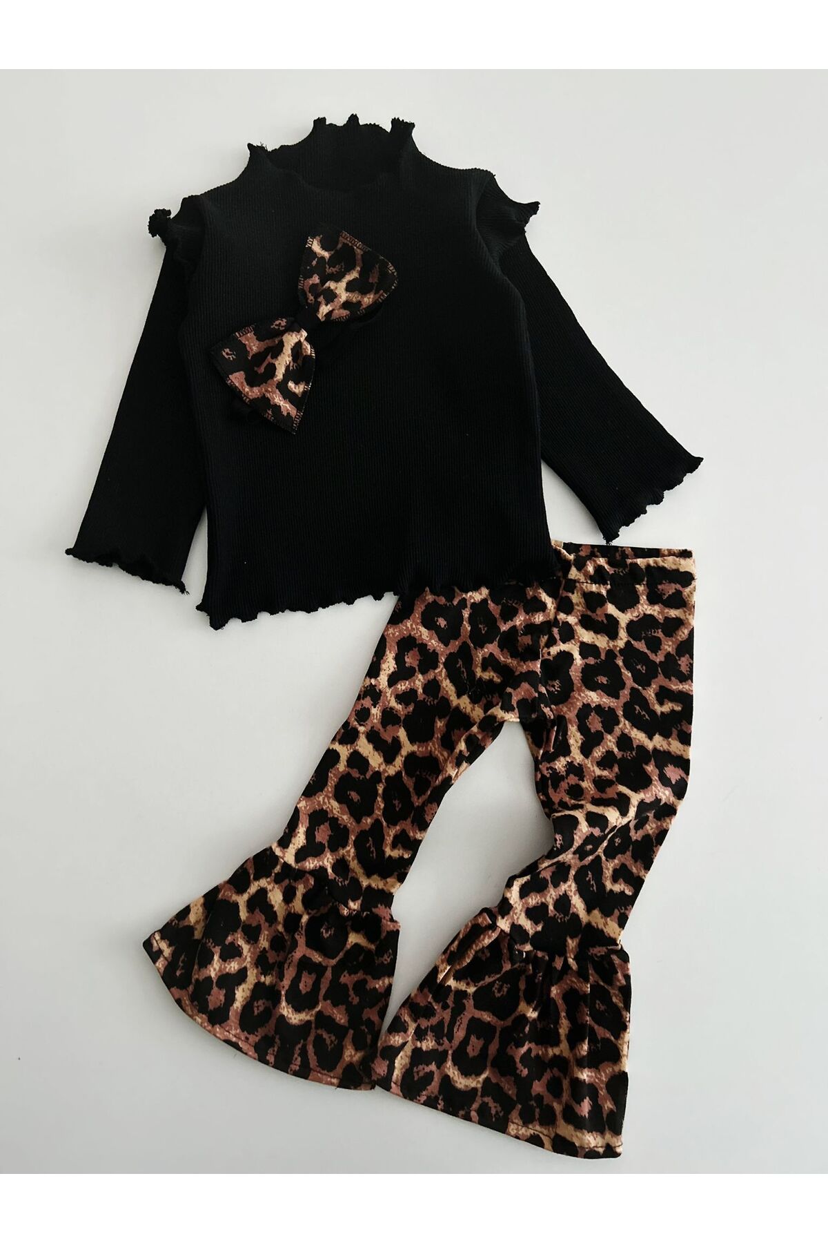 Ensemble Léopard pour Fille Bébé et Enfant avec Pantalon Large et Bandana